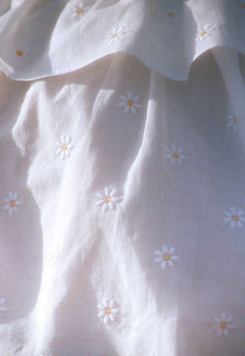 Flora Blouse in Daisy Embroidery